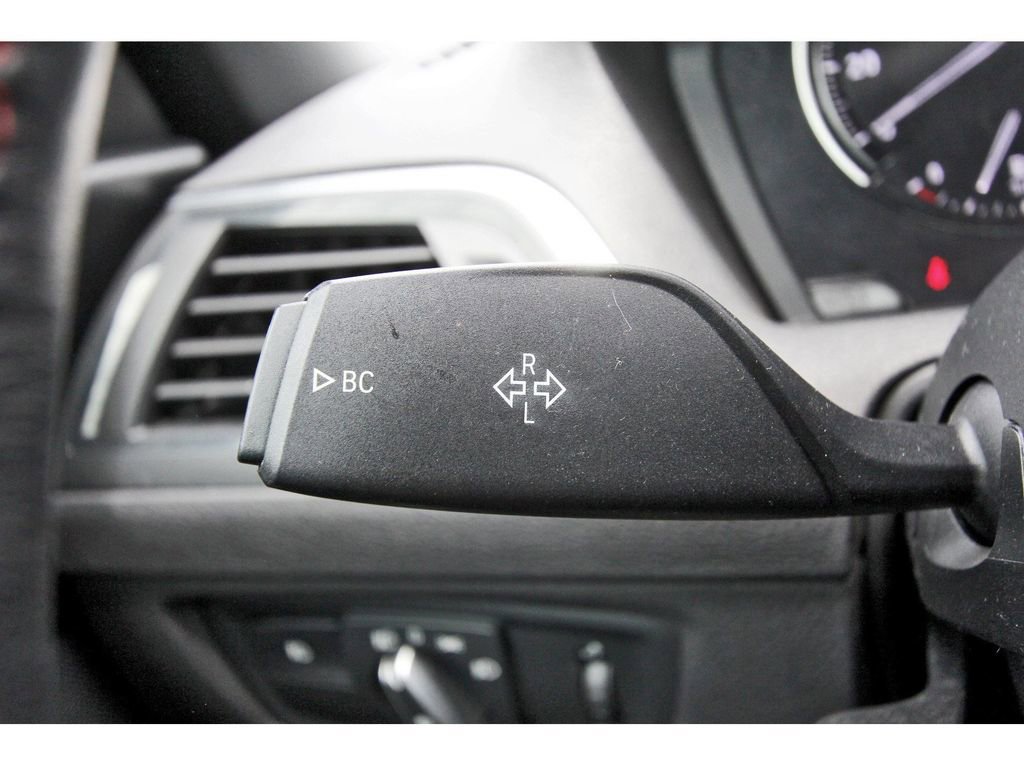 Used 2020 BMW 230i Convertible w/ Premium Package RWD image 16