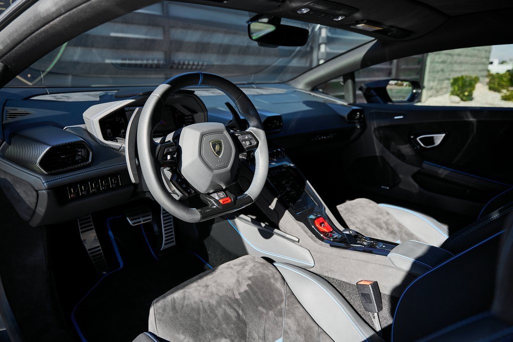 Used 2023 Lamborghini Huracan Tecnica image 2
