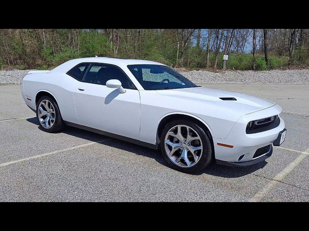 Used 2016 Dodge Challenger SXT Plus RWD image 2