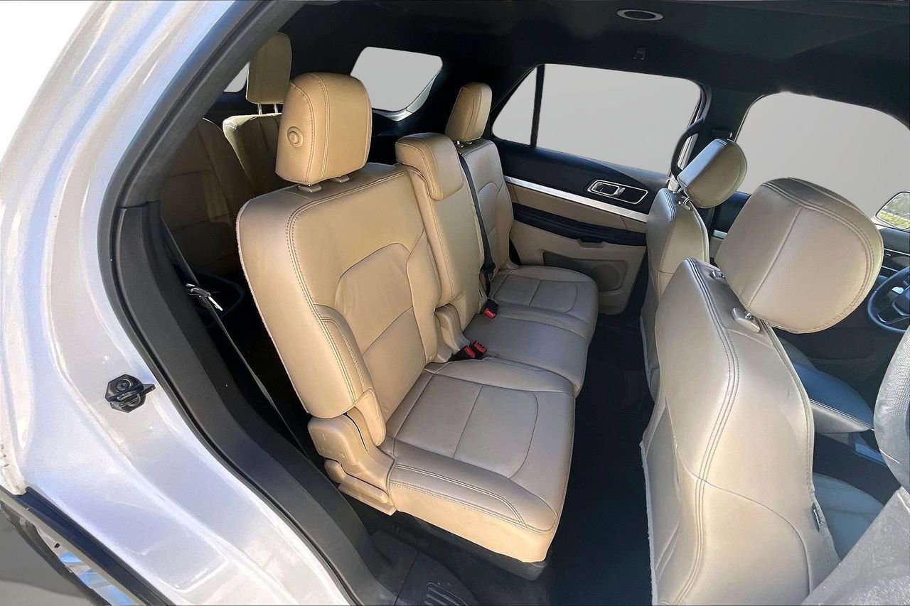 Used 2017 Ford Explorer XLT w/ Equipment Group 202A image 25