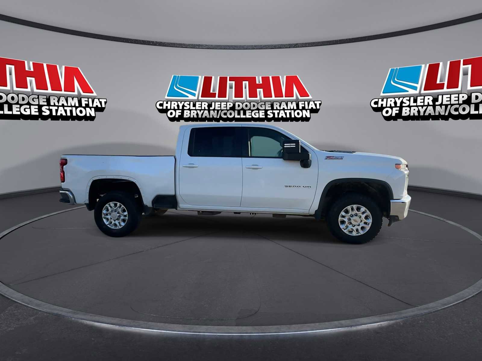 Used 2023 Chevrolet Silverado 2500 LT w/ Convenience Package image 9