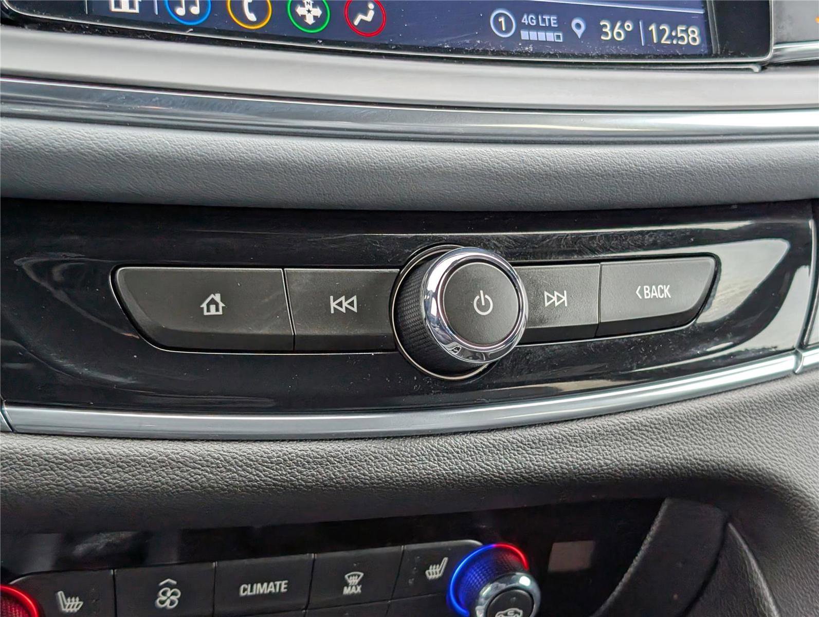 Used 2022 Buick Enclave Essence image 29