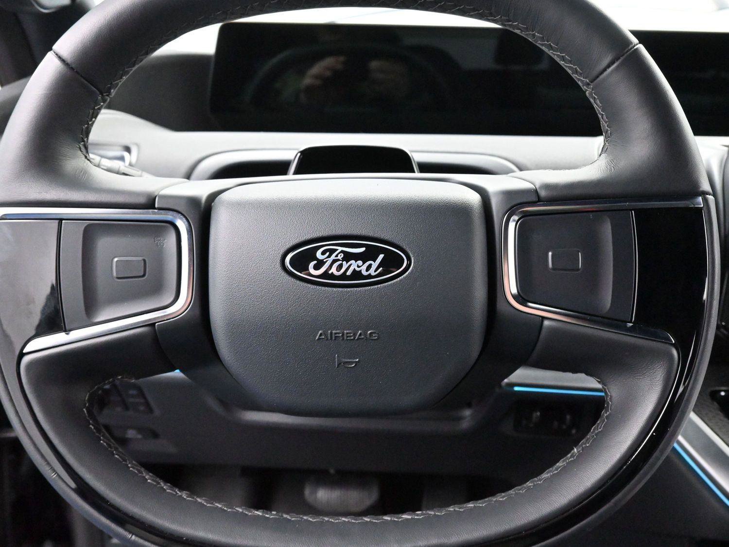 Used 2025 Ford Expedition Platinum w/ Stealth Performance Package image 22