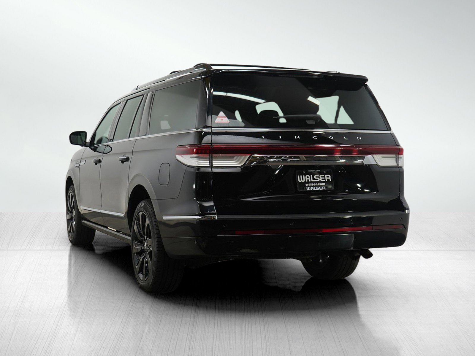 Used 2022 Lincoln Navigator L Reserve w/ Equipment Group 201A image 4