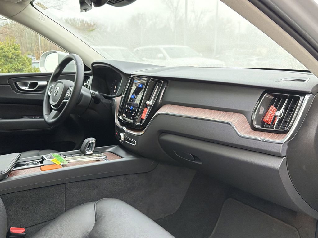 Used 2023 Volvo XC60 T8 Plus image 26