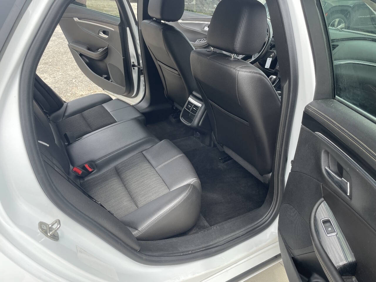 Used 2016 Chevrolet Impala LT w/ Convenience Package FWD image 46