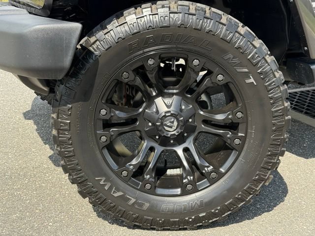 Used 2017 Jeep Wrangler Unlimited Sahara w/ Connectivity Group AWD/4WD image 15
