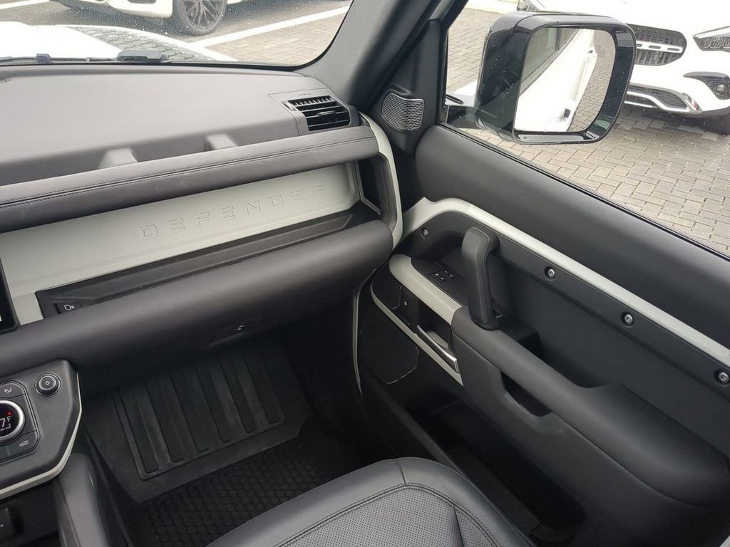 Used 2024 Land Rover Defender 110 S image 18