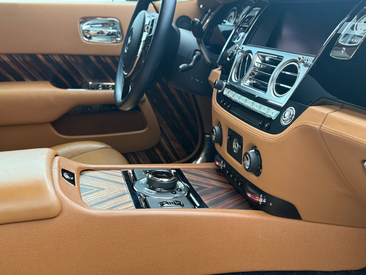 Used 2015 Rolls-Royce Wraith image 46