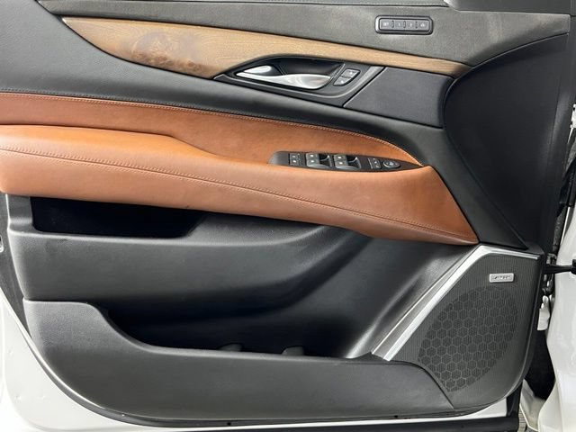 Used 2018 Cadillac Escalade Luxury AWD/4WD image 24