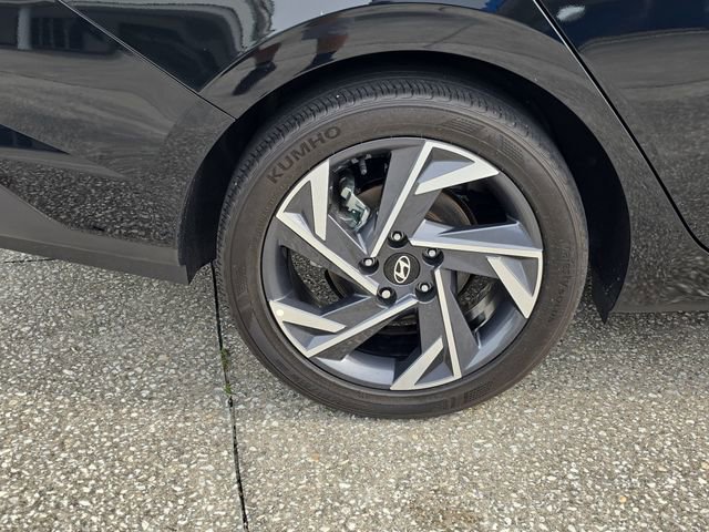 Used 2024 Hyundai Elantra Limited FWD image 5