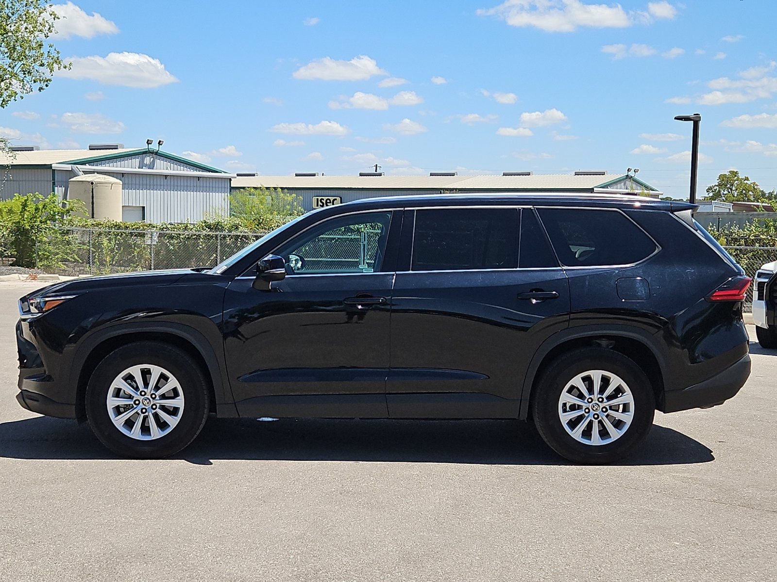 Used 2025 Toyota Grand Highlander AWD image 2