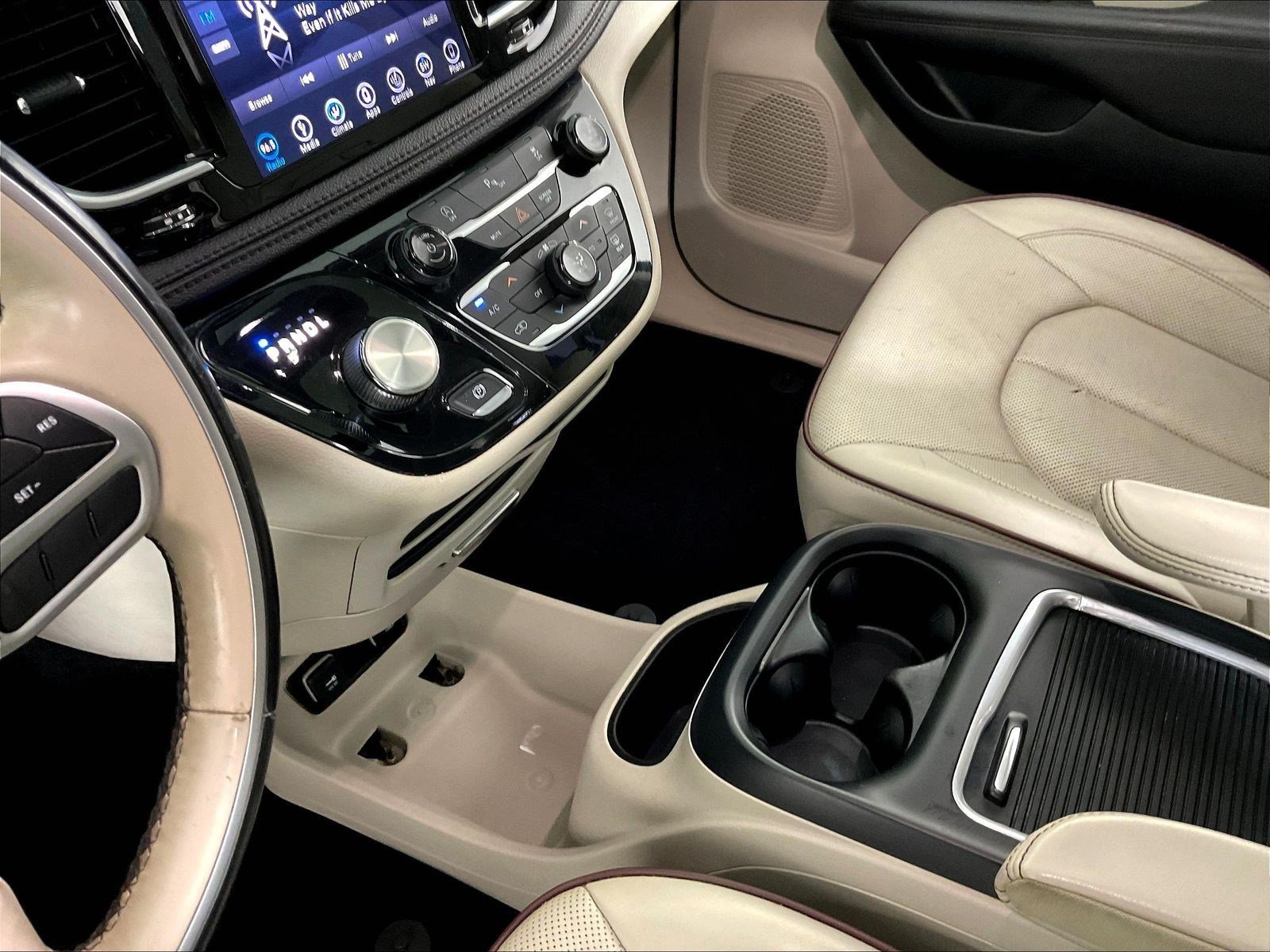 Used 2018 Chrysler Pacifica Limited FWD image 18