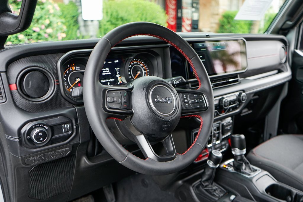 Used 2024 Jeep Gladiator Rubicon w/ Convenience Group image 19