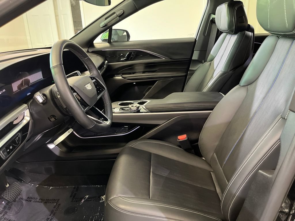 Certified 2024 Cadillac Lyriq Luxury AWD/4WD image 15