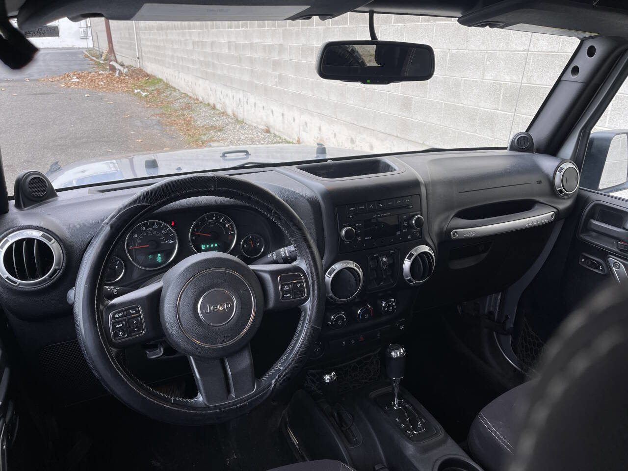Used 2013 Jeep Wrangler Unlimited Sahara w/ Connectivity Group image 9
