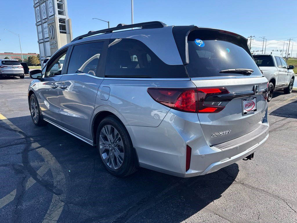 Certified 2026 Honda Odyssey Touring image 8