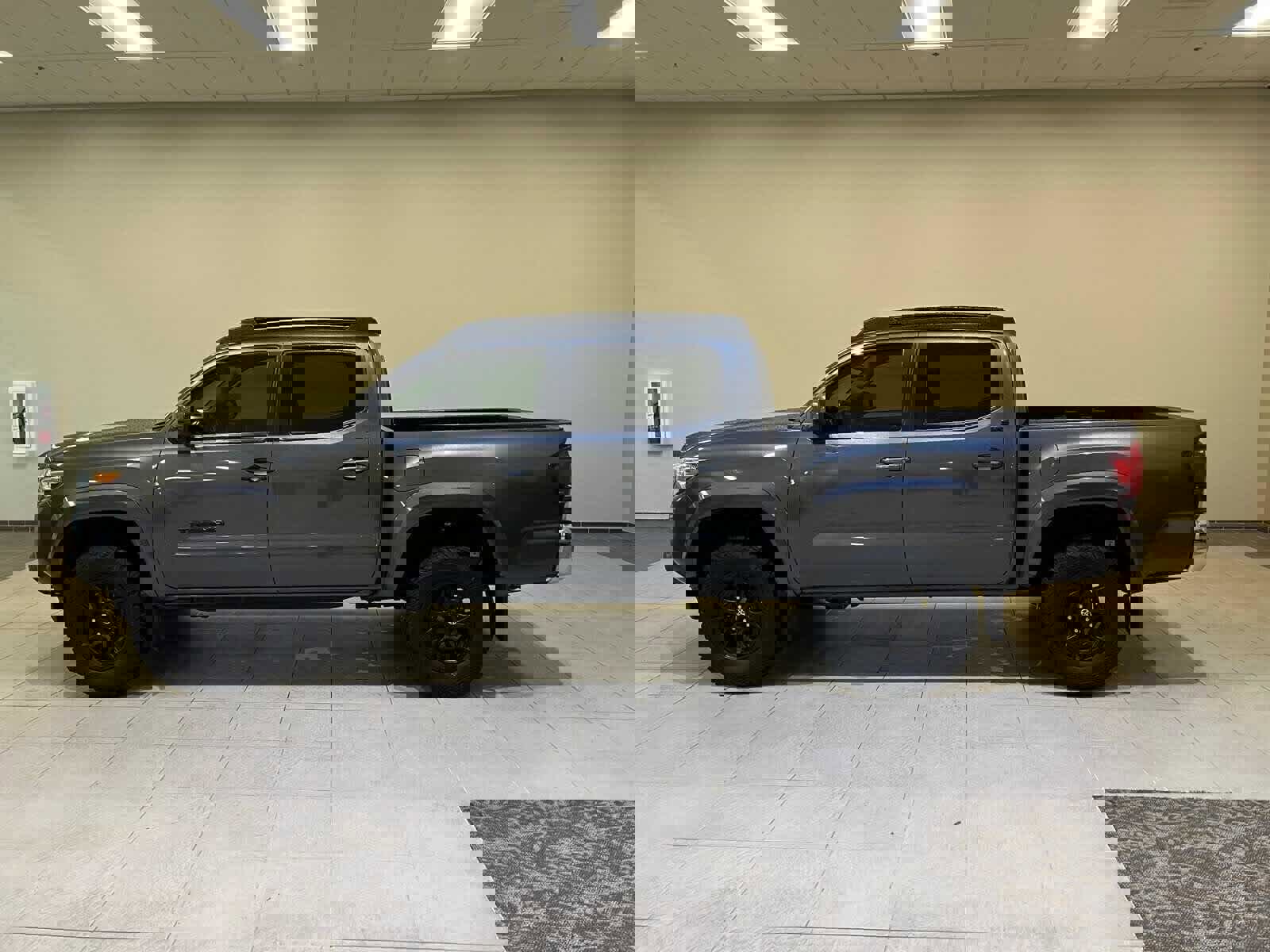 Used 2019 Toyota Tacoma SR5 image 3