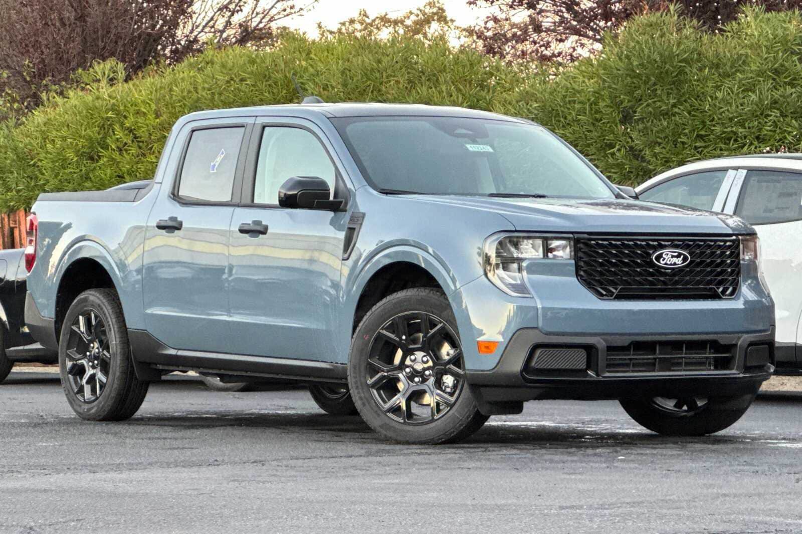 New 2025 Ford Maverick XLT w/ XLT Luxury Package AWD/4WD image 2