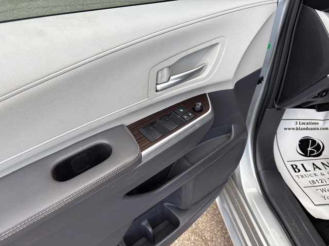 Used 2022 Toyota Sienna XLE image 11
