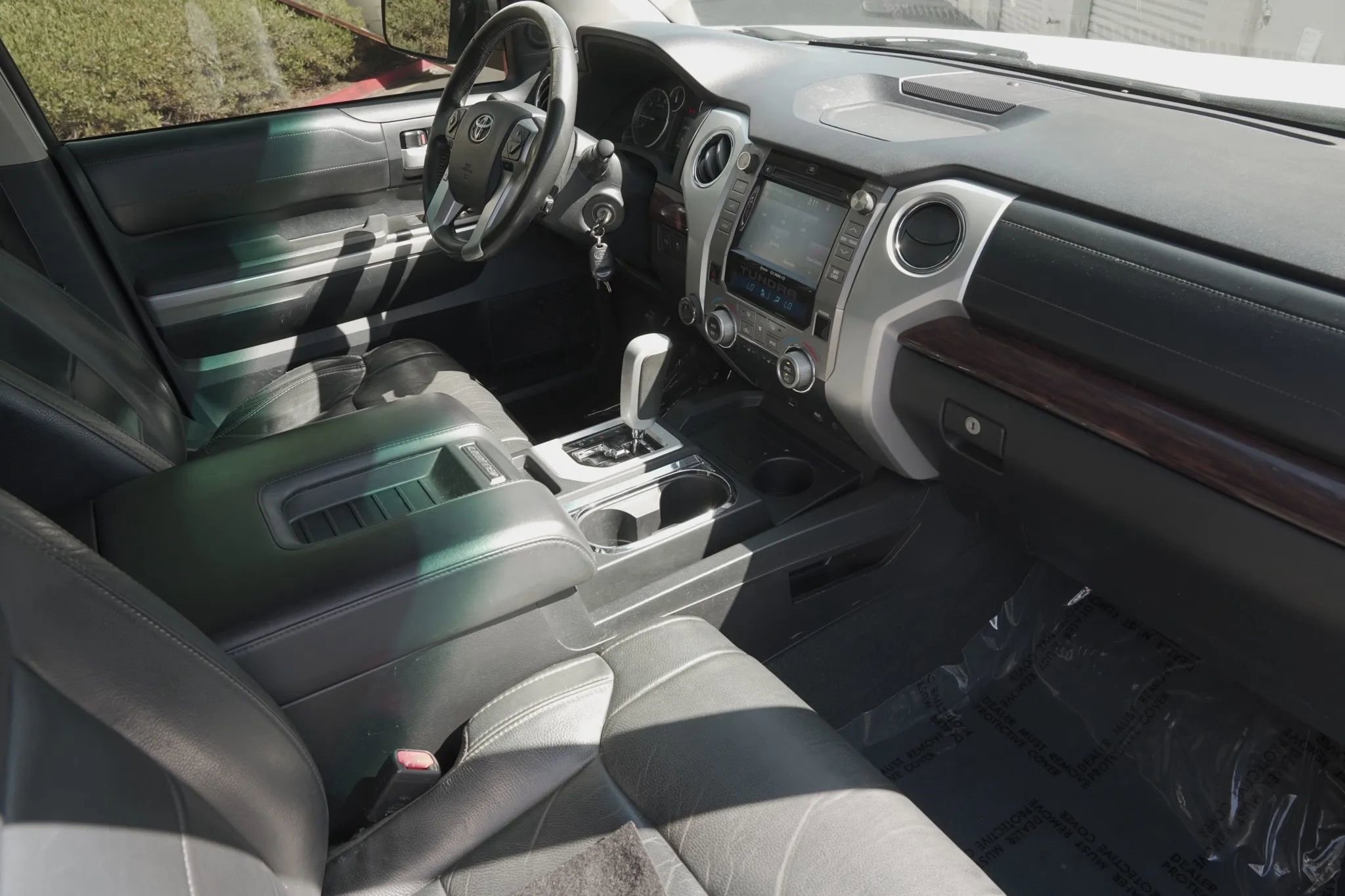 Used 2014 Toyota Tundra Limited w/ Limited Premium Package image 10