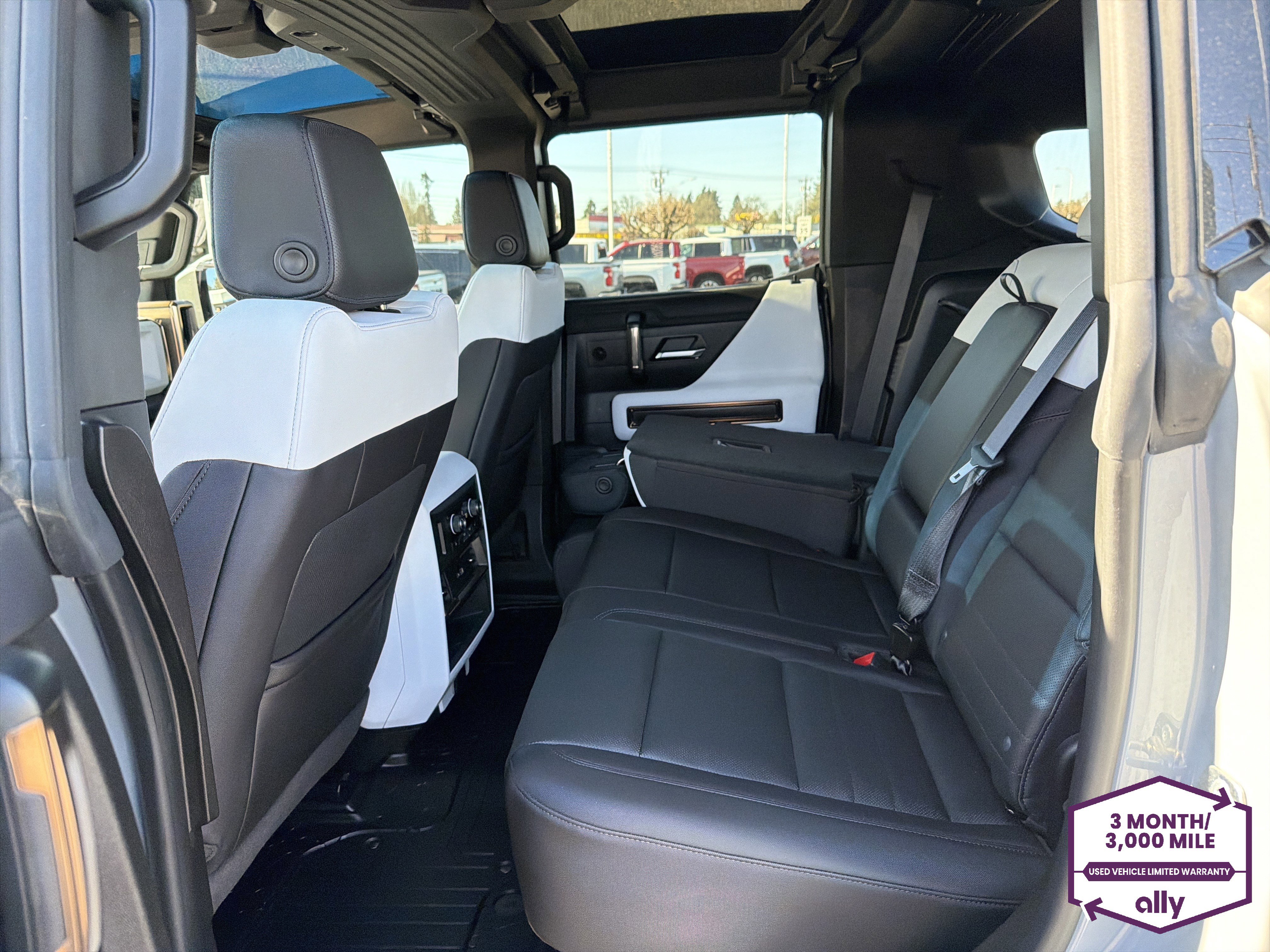 Used 2024 GMC Hummer EV 2X w/ LPO, Illumination Package AWD/4WD image 11