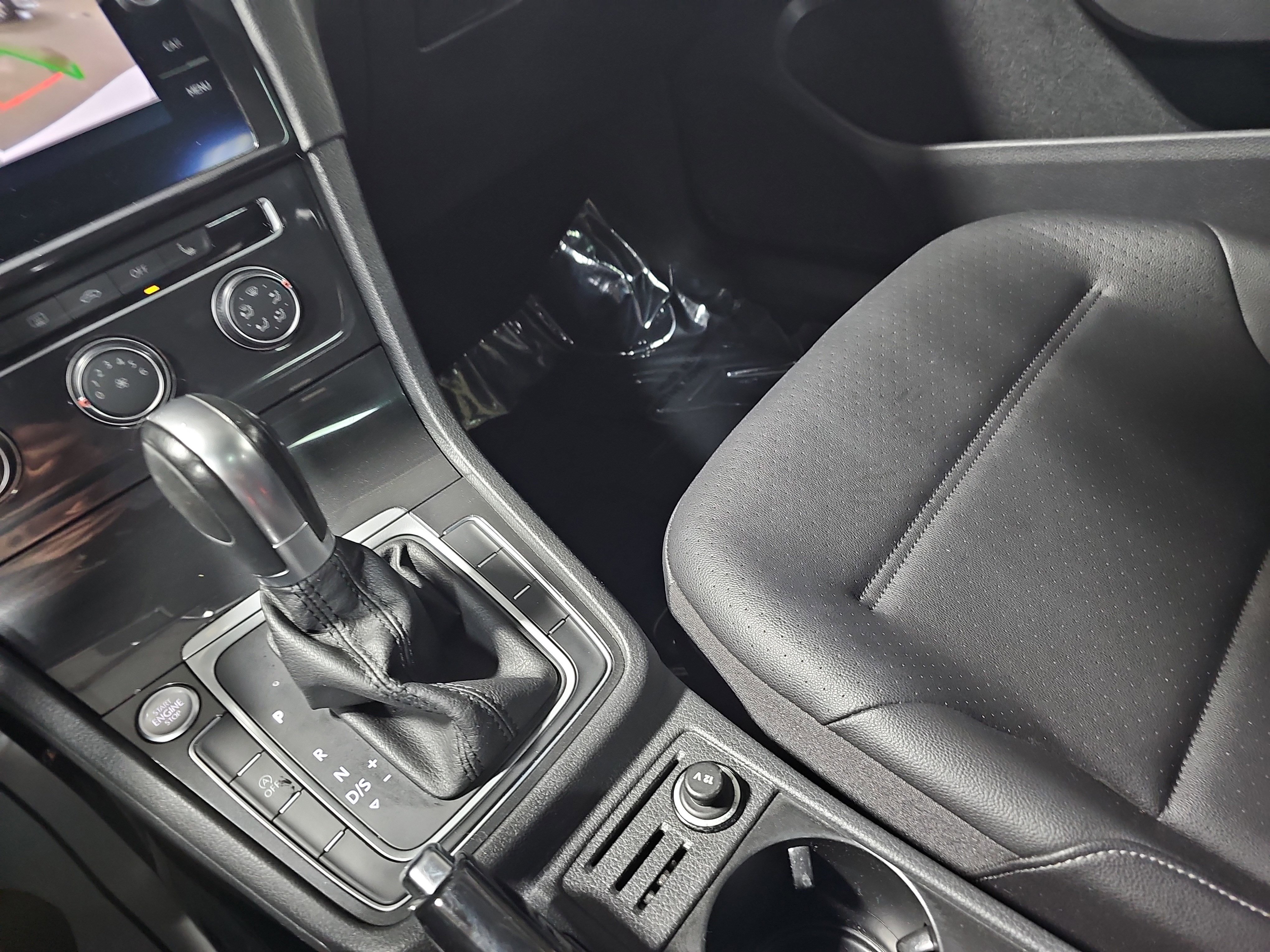 Used 2019 Volkswagen Golf SE FWD image 24