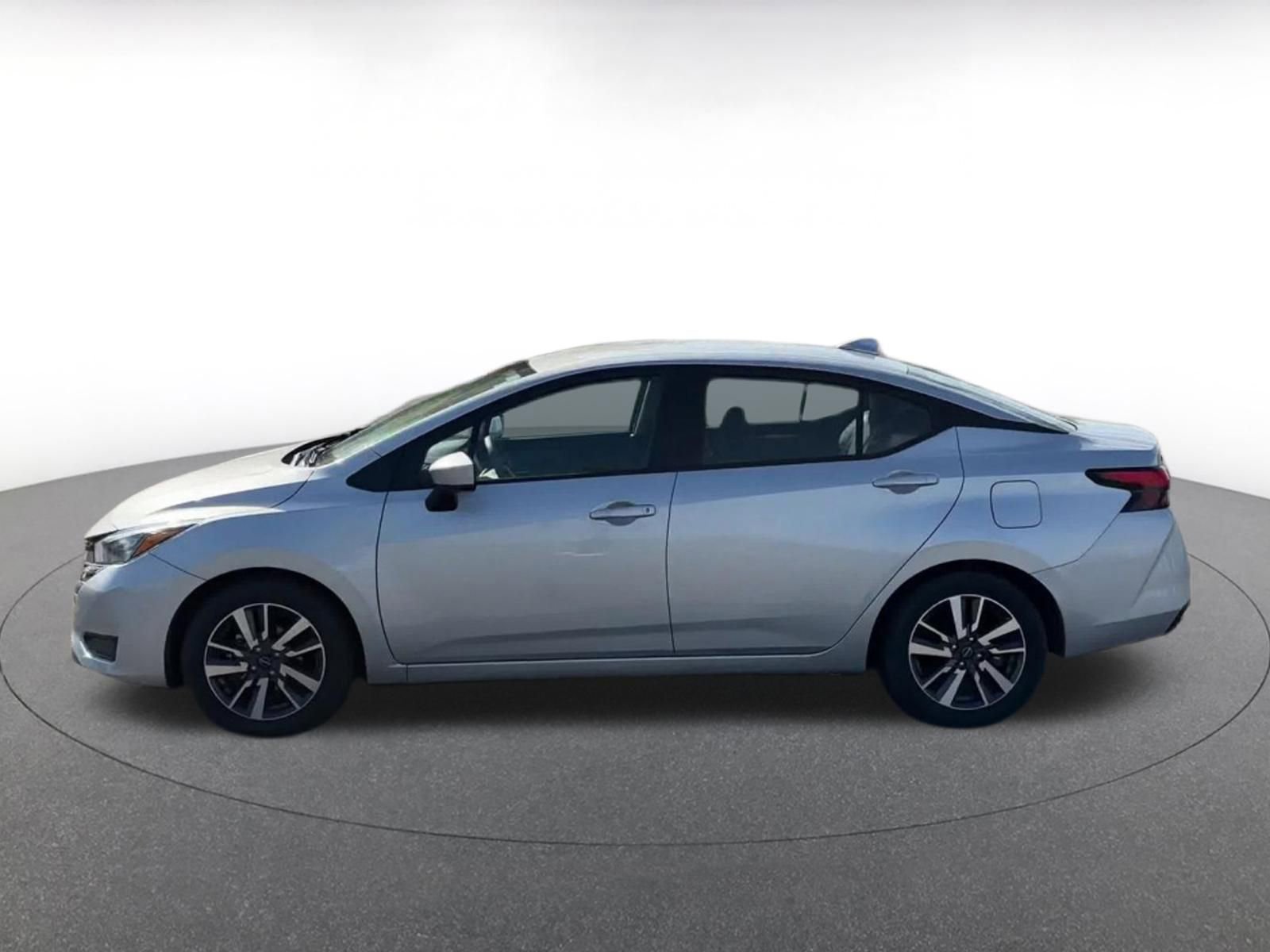 Used 2025 Nissan Versa SV FWD image 10
