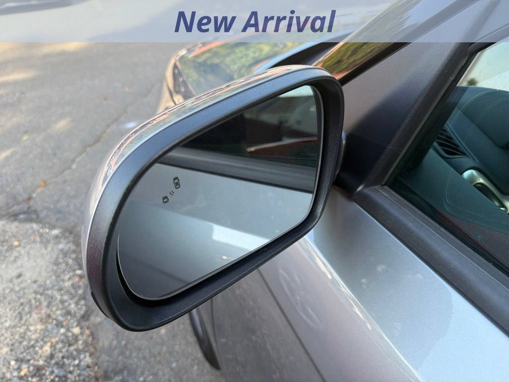 Used 2025 Kia Soul LX w/ LX Technology Package FWD image 11