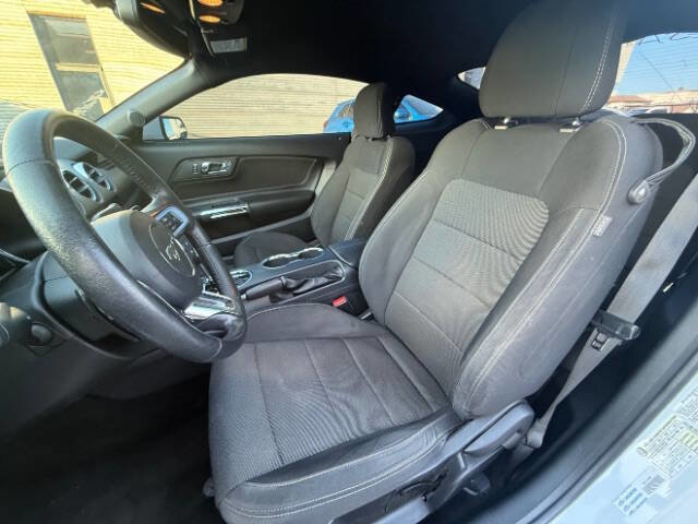 Used 2017 Ford Mustang V6 2dr Fastback image 14