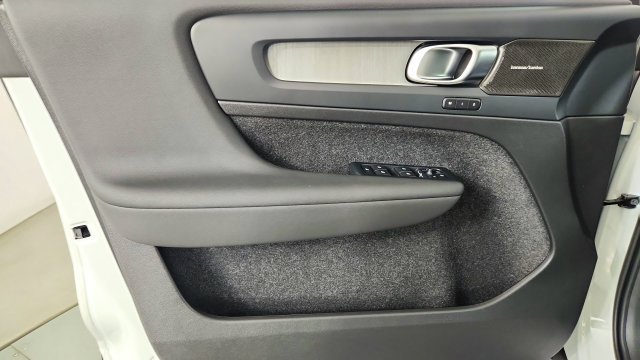 New 2026 Volvo XC40 B5 Plus w/ Climate Package AWD/4WD image 9