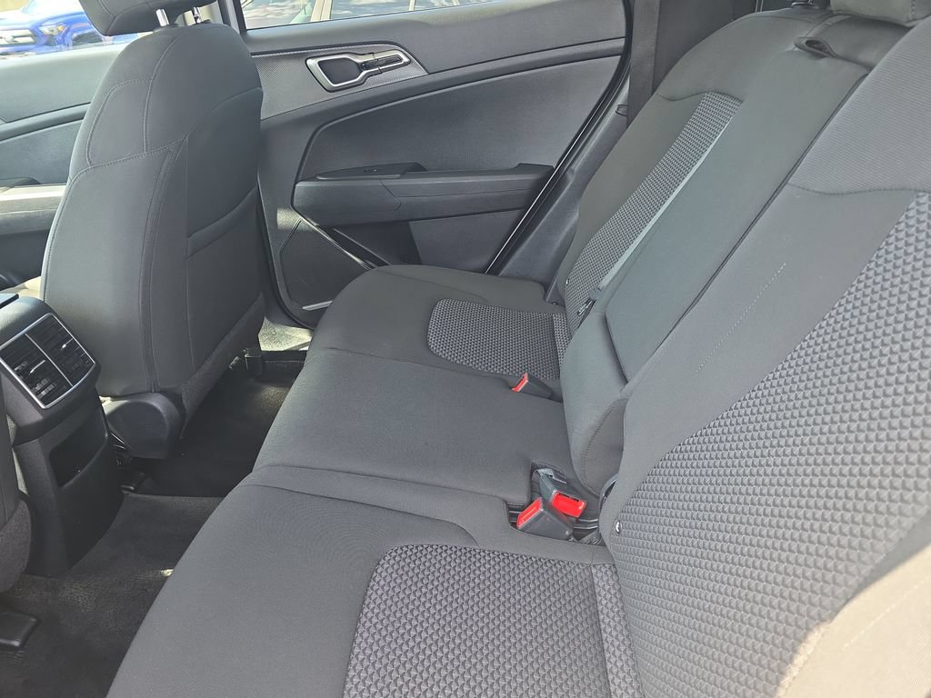 Used 2025 Kia Sportage LX FWD image 23