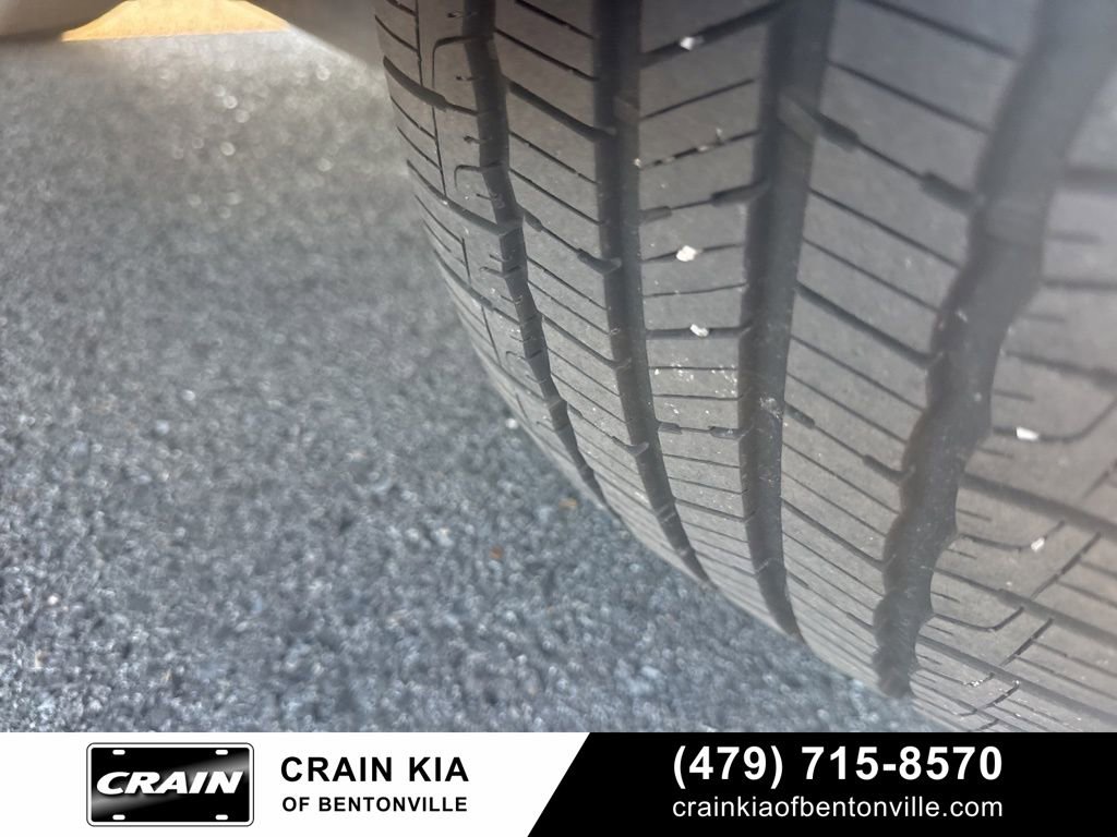 Used 2013 Chrysler 200 Touring FWD image 38