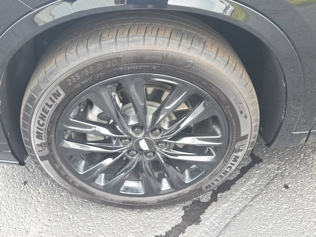 Used 2024 Cadillac XT6 Luxury w/ LPO, Floor Liner Package AWD/4WD image 9