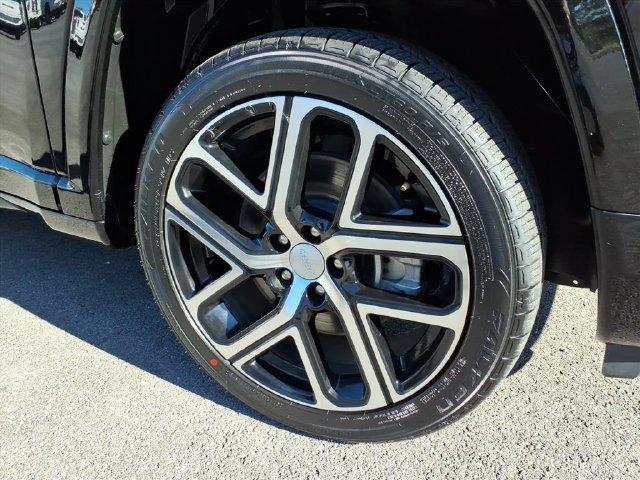 Used 2024 Jeep Compass Limited w/ Elite Group AWD/4WD image 3