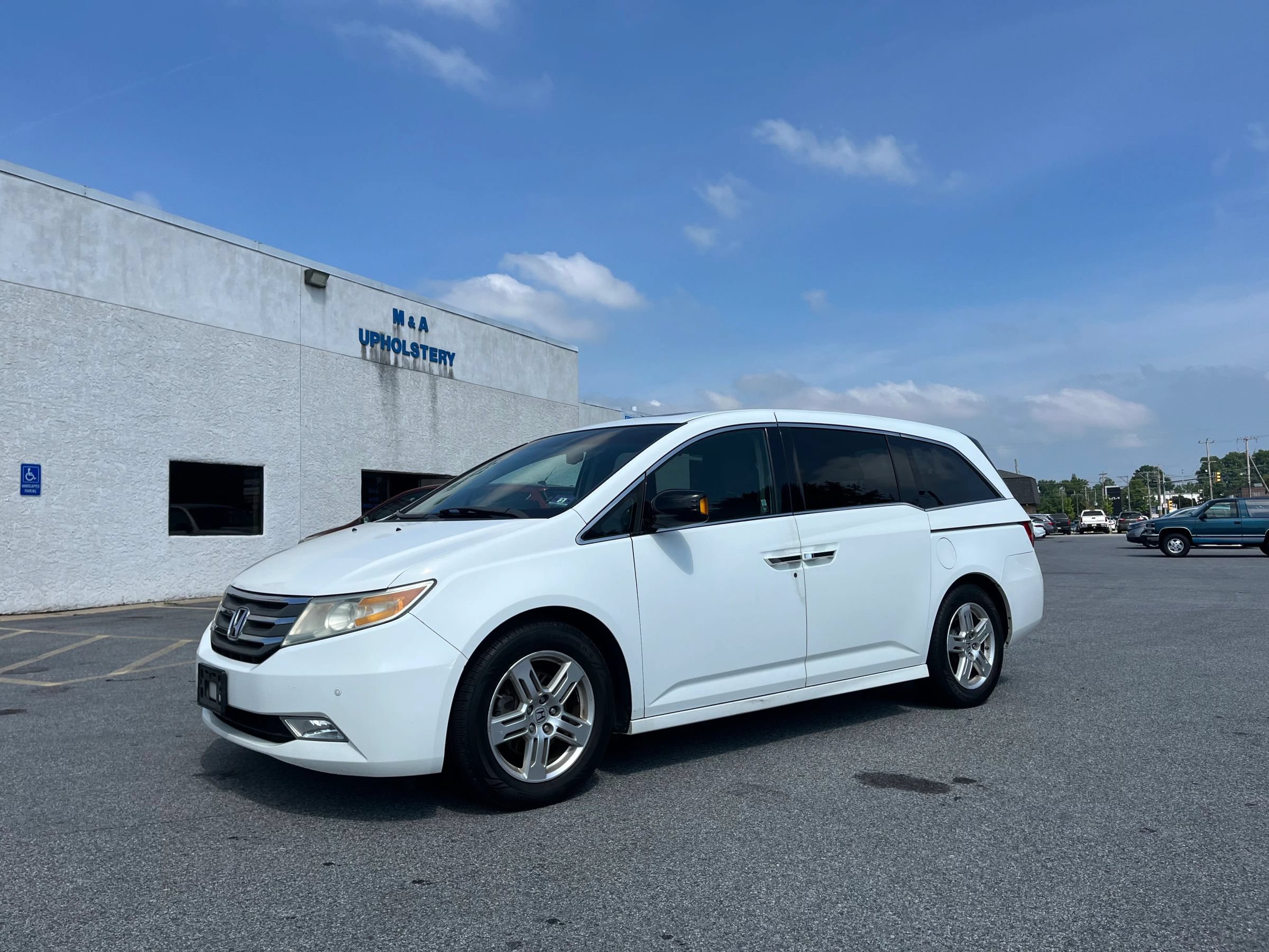 Used 2011 Honda Odyssey Touring Elite image 1