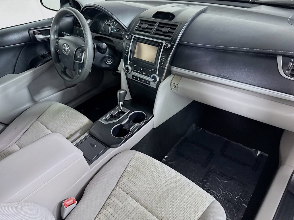 Used 2014 Toyota Camry LE FWD image 29