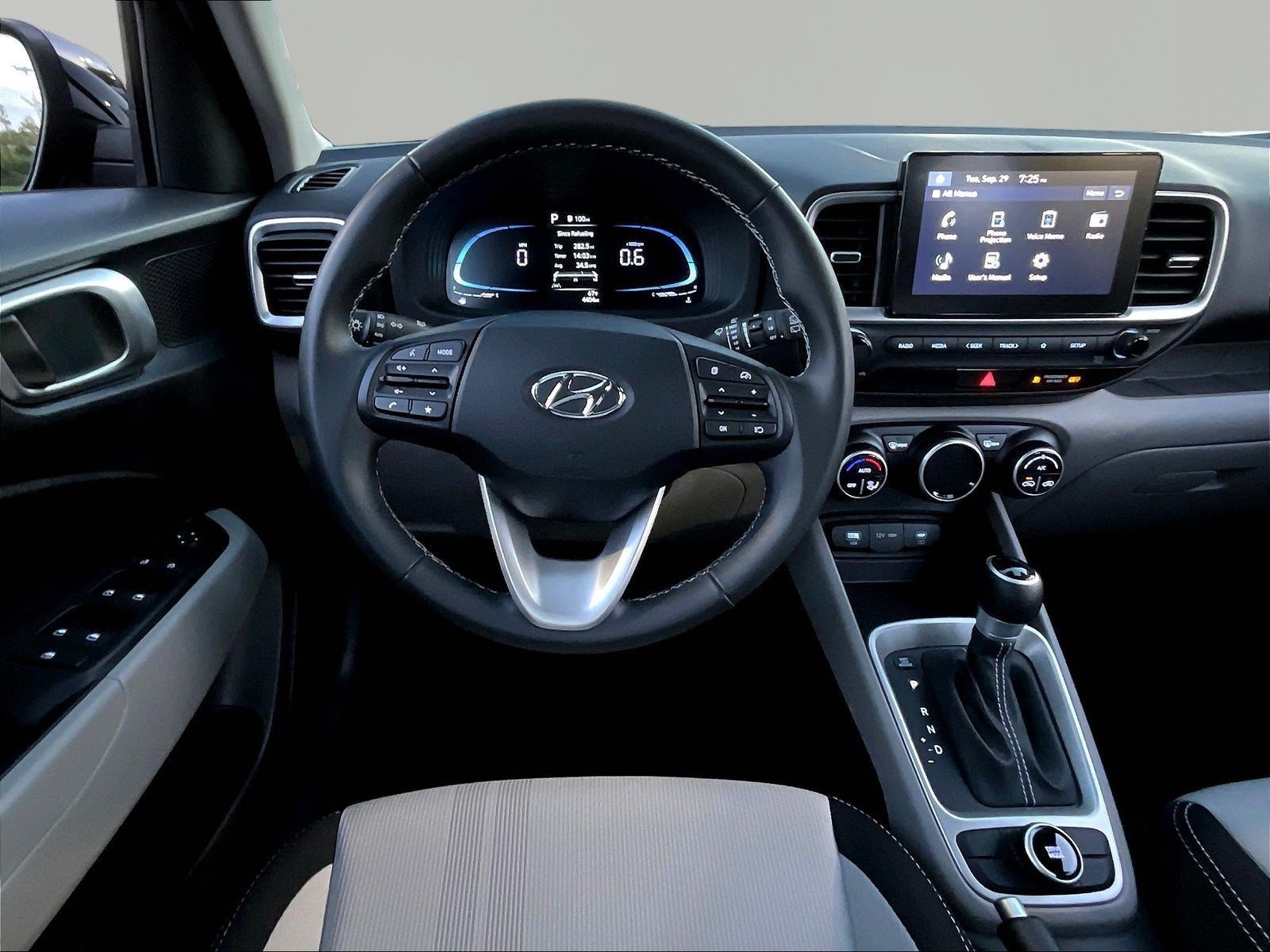 Used 2025 Hyundai Venue SEL FWD image 8