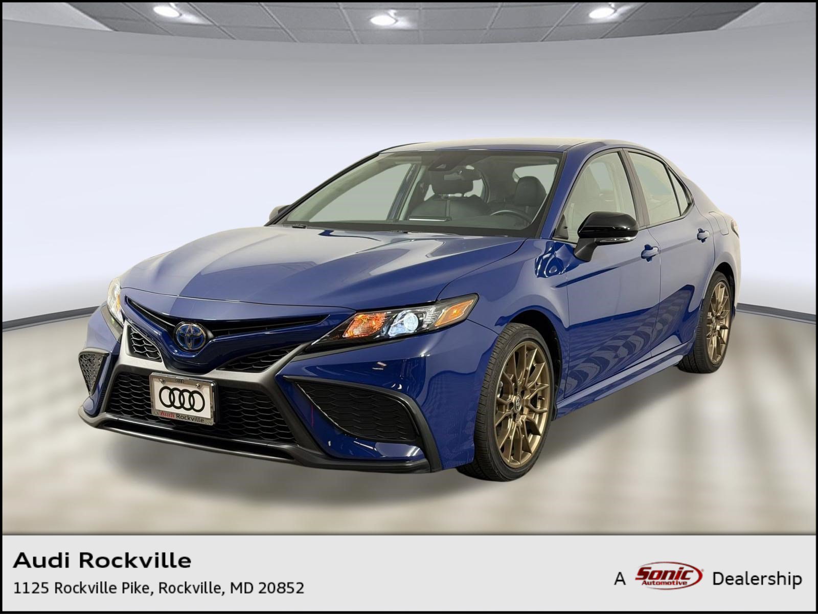 Used 2024 Toyota Camry SE FWD image 1