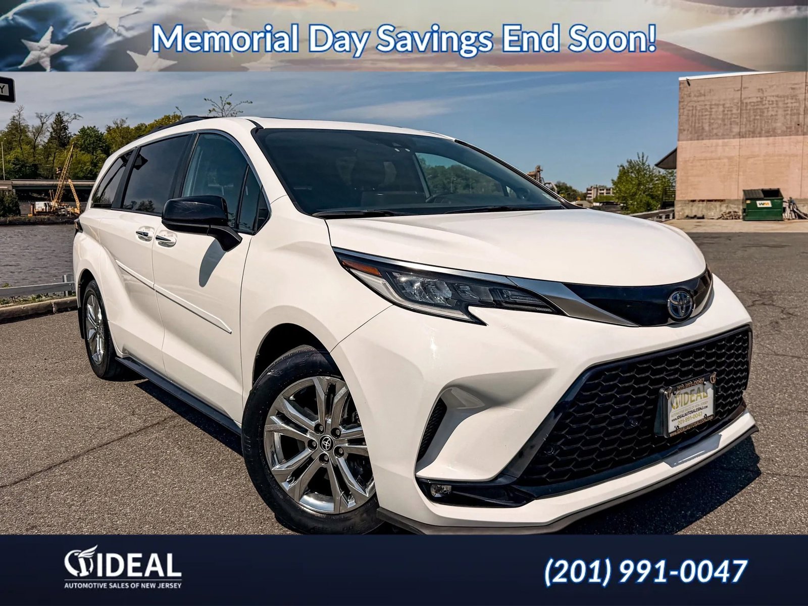 Used 2022 Toyota Sienna XSE w/ XSE Plus Package AWD/4WD image 2