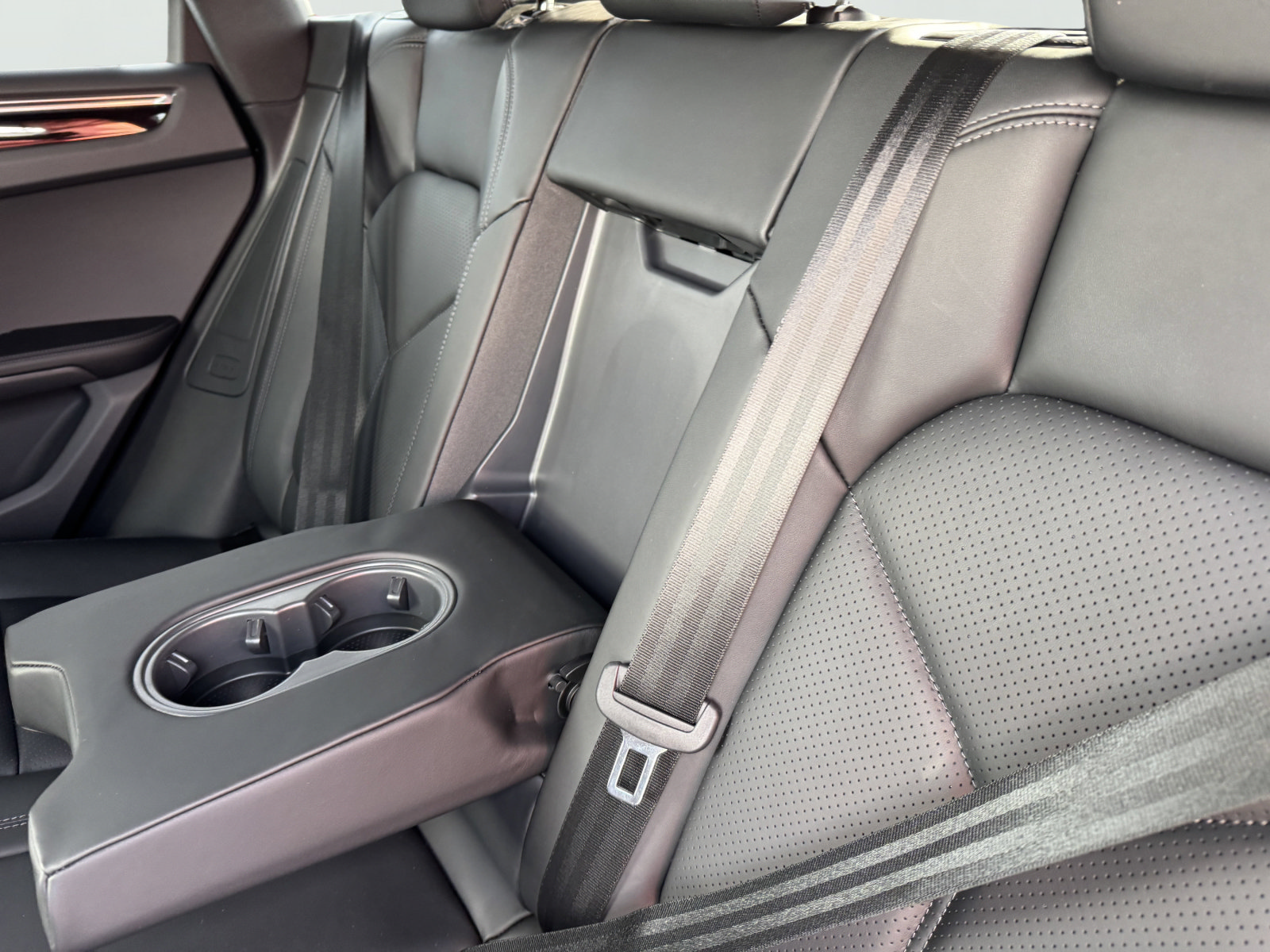 New 2025 Porsche Macan AWD/4WD image 21
