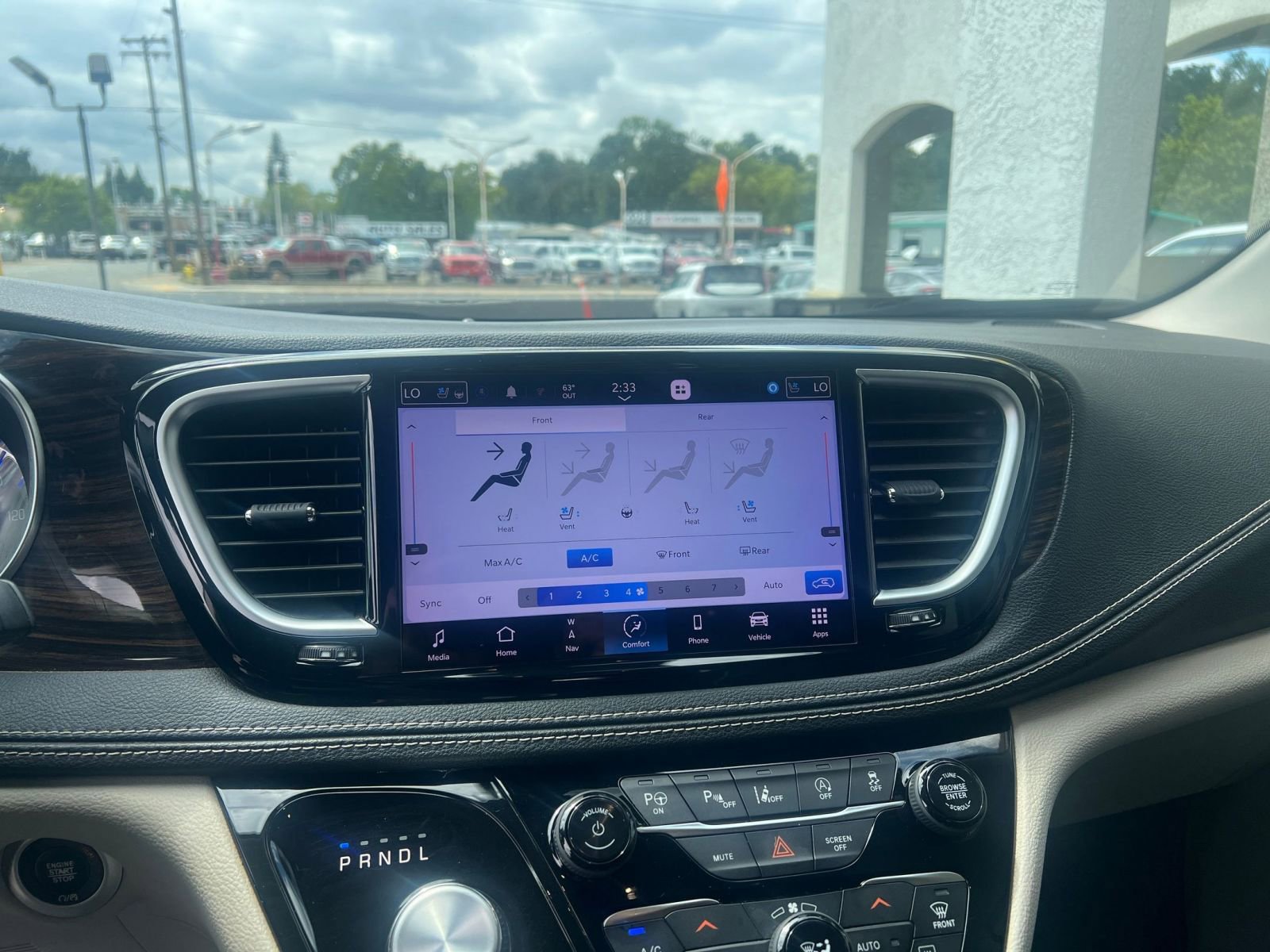 Used 2022 Chrysler Pacifica Limited FWD image 21