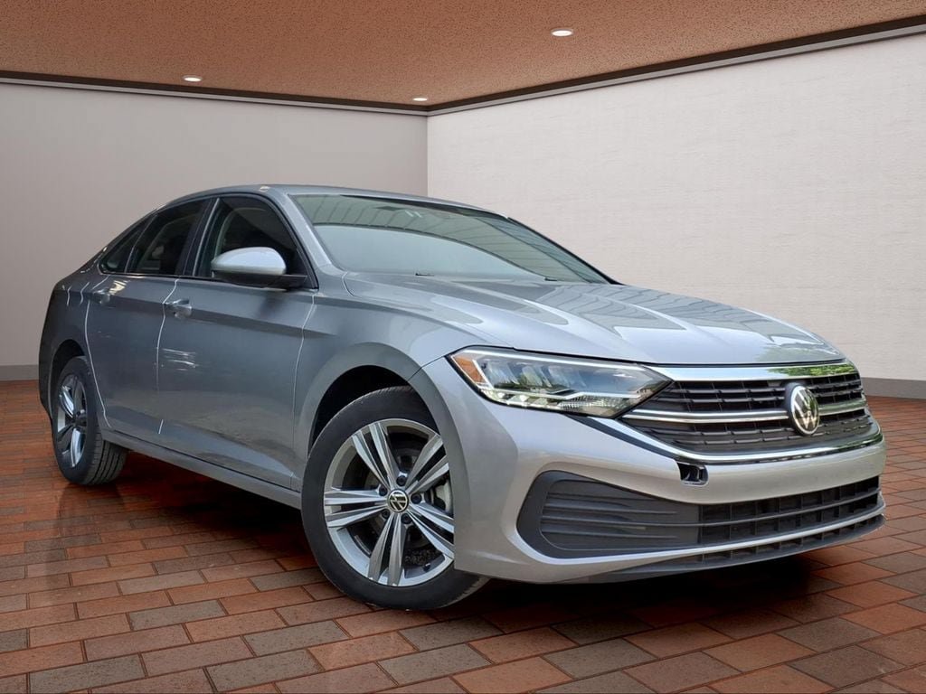 Used 2024 Volkswagen Jetta SE FWD image 3