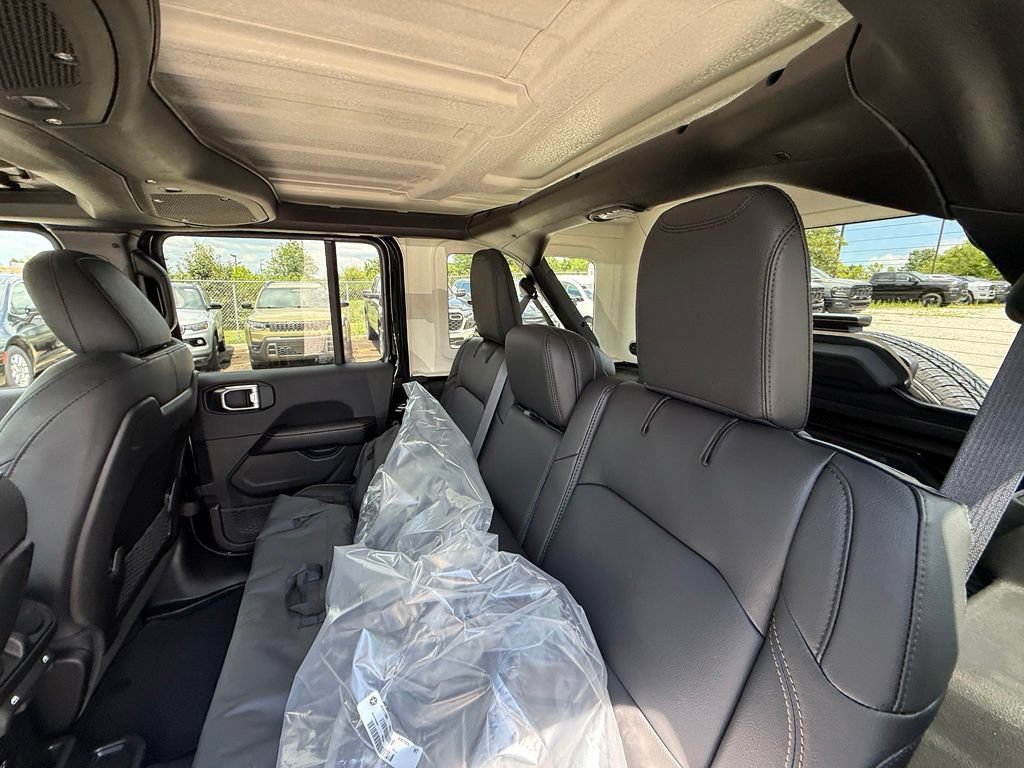 New 2026 Jeep Wrangler Unlimited Sahara AWD/4WD image 24