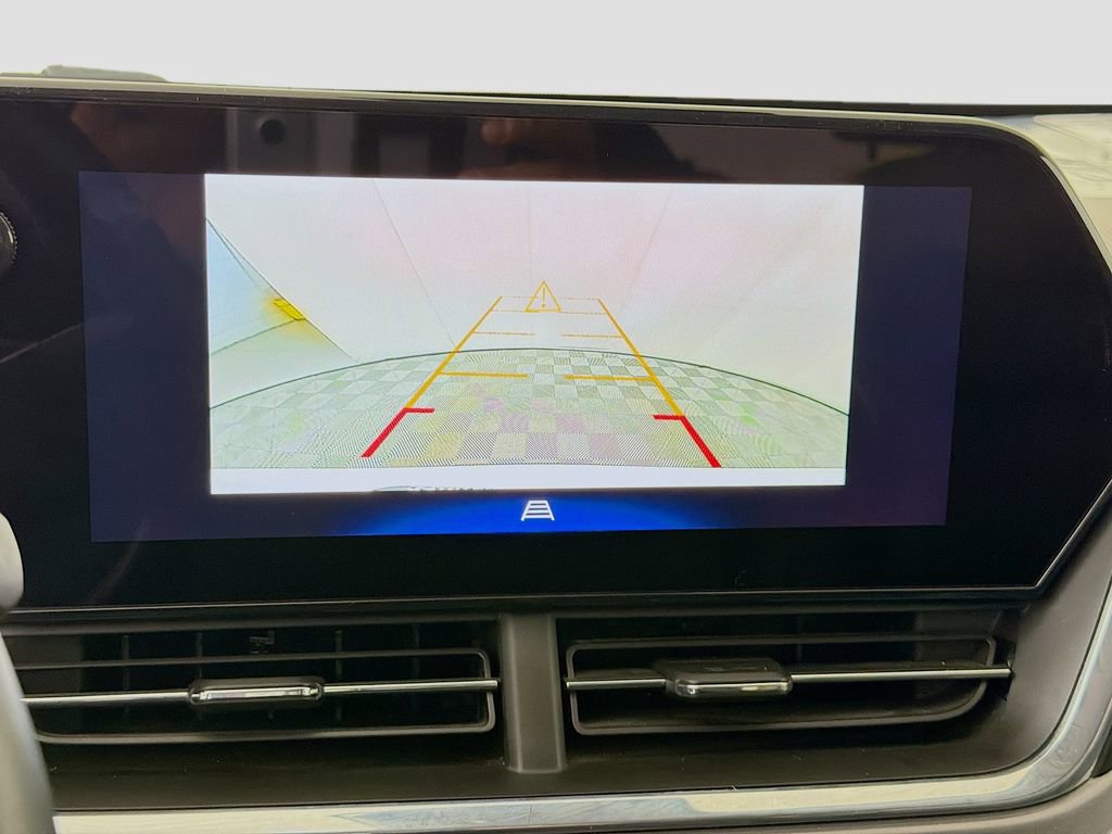 Used 2025 Chevrolet Trax ACTIV w/ Driver Confidence Package image 17