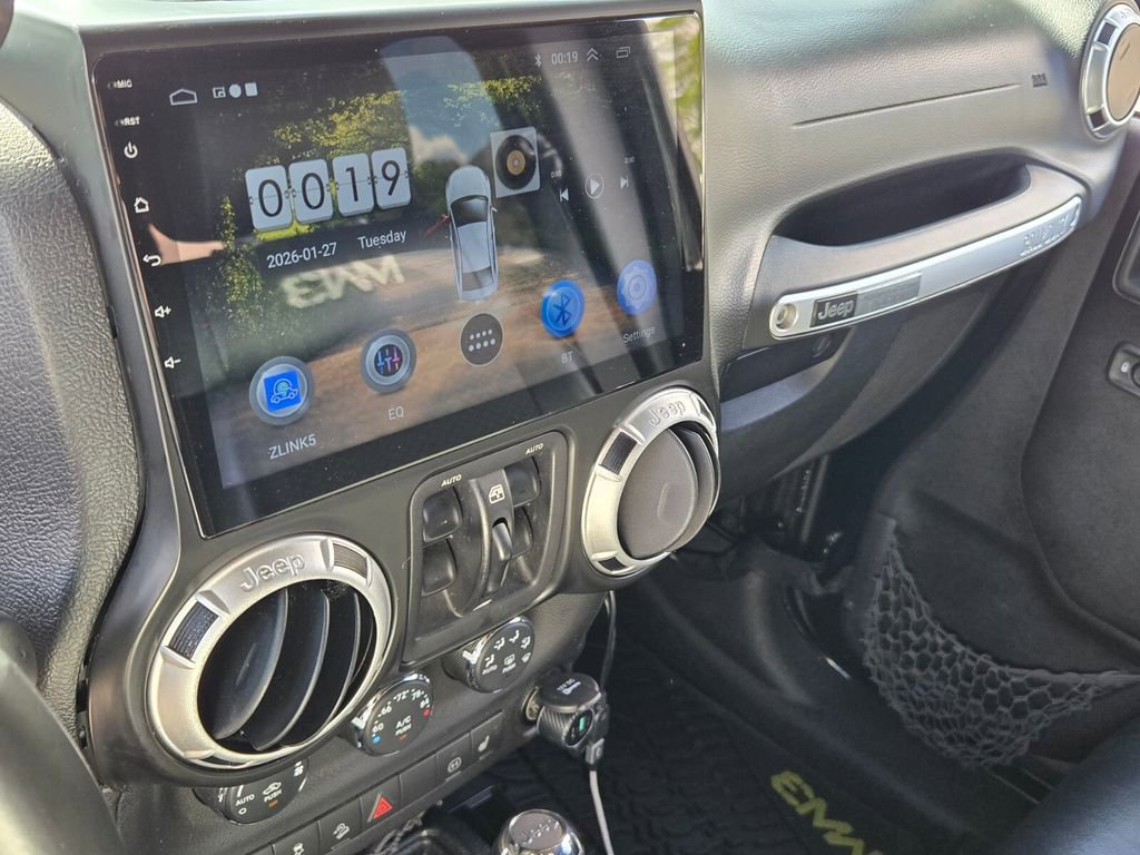 Used 2012 Jeep Wrangler Unlimited Rubicon image 28