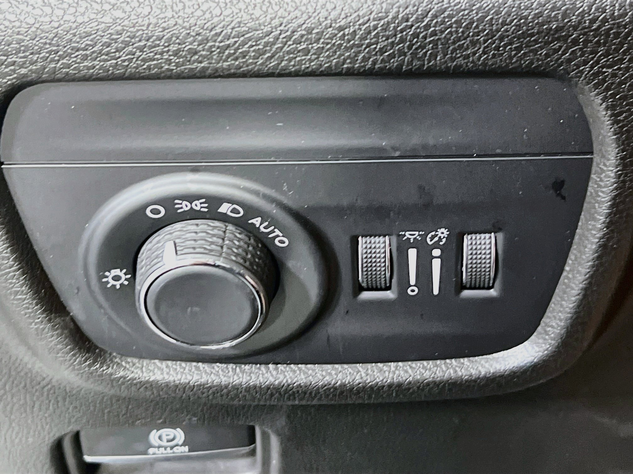 Used 2023 Jeep Grand Cherokee Laredo AWD/4WD image 10