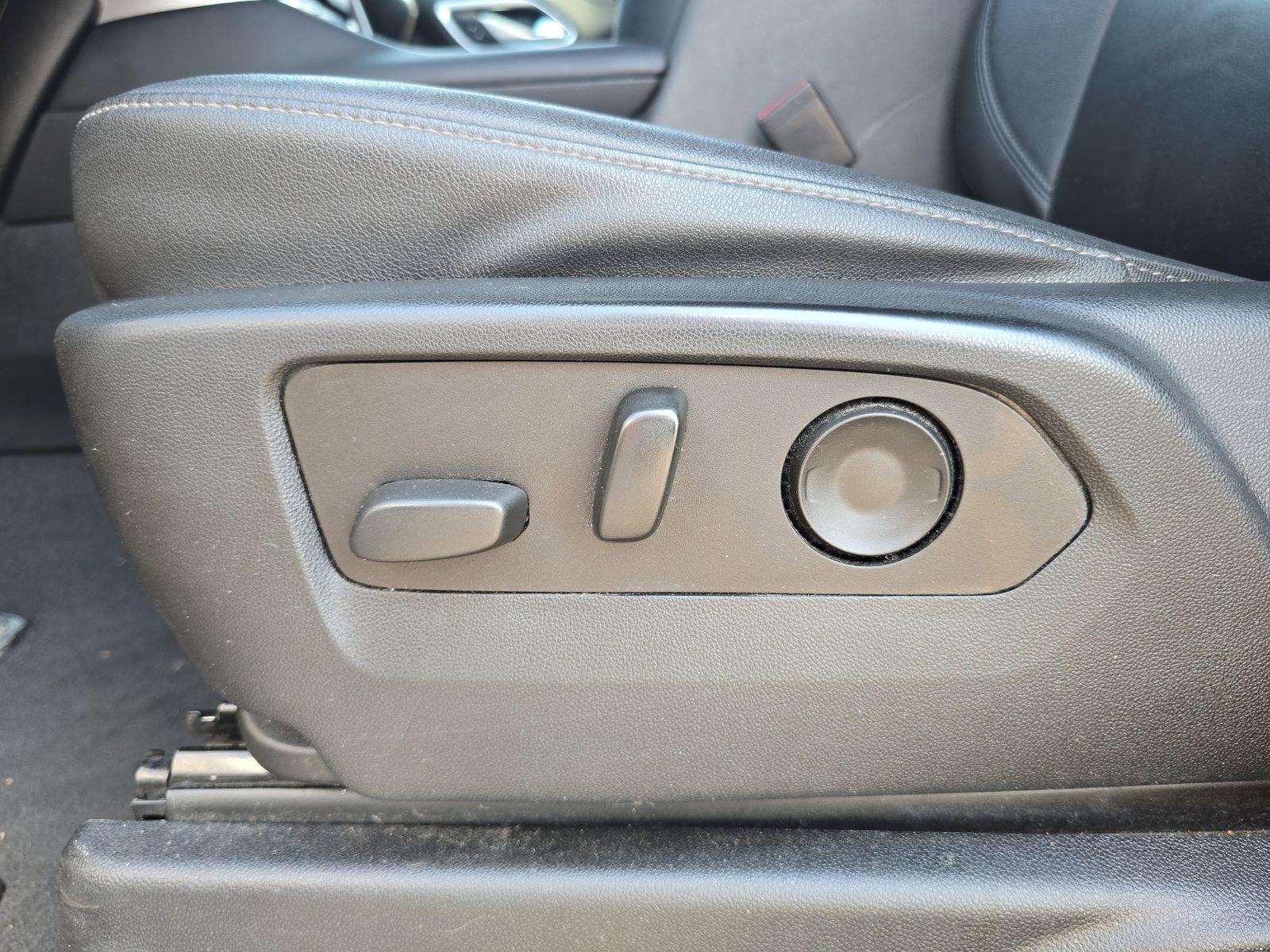 Used 2022 Chevrolet Tahoe LT w/ LT Signature Plus Package image 17