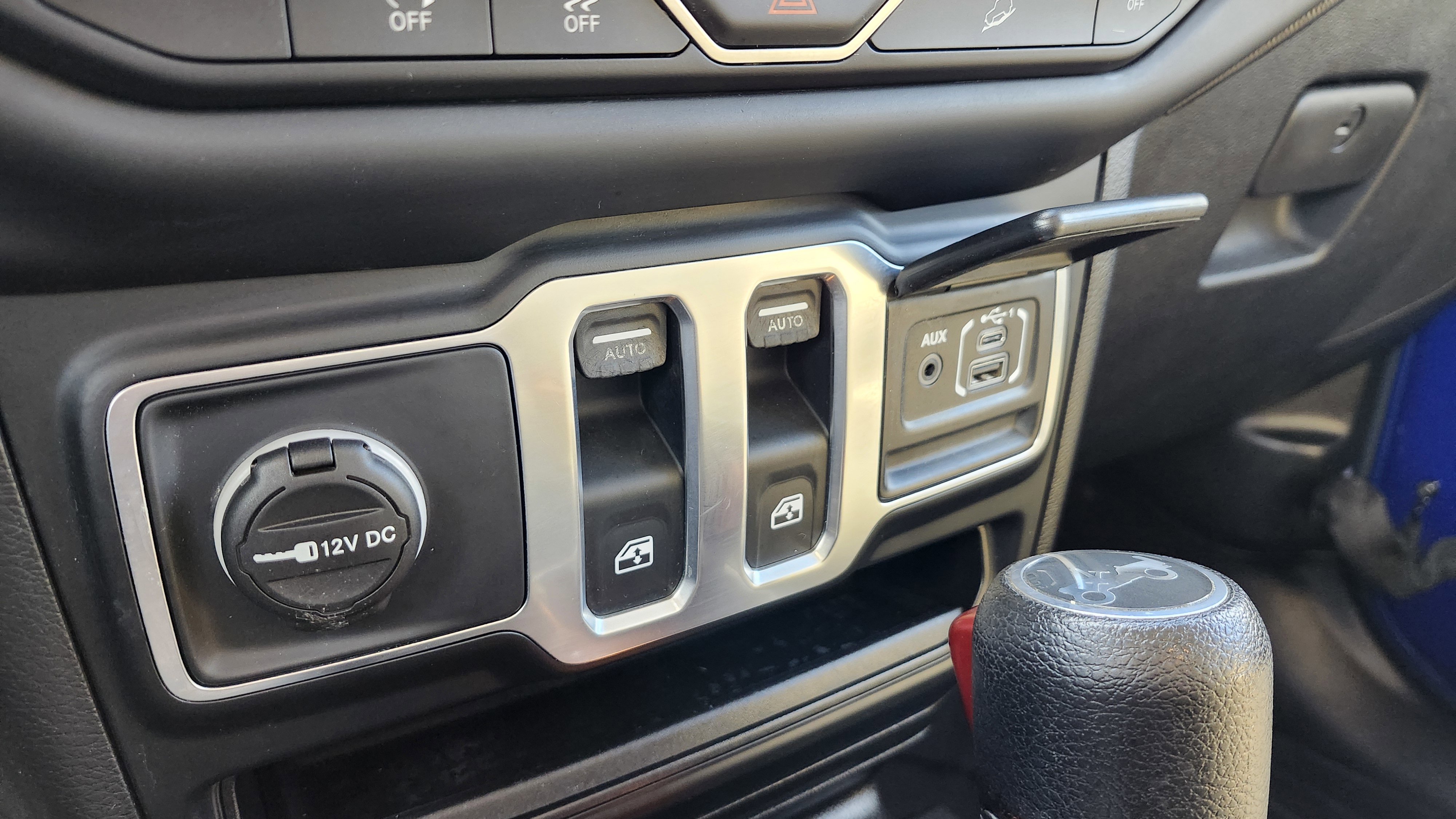Used 2019 Jeep Wrangler Sport S image 25