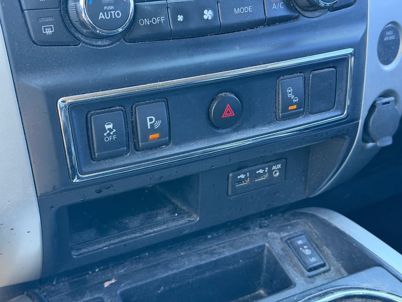 Used 2019 Nissan Titan SV w/ SV Convenience Package RWD image 15